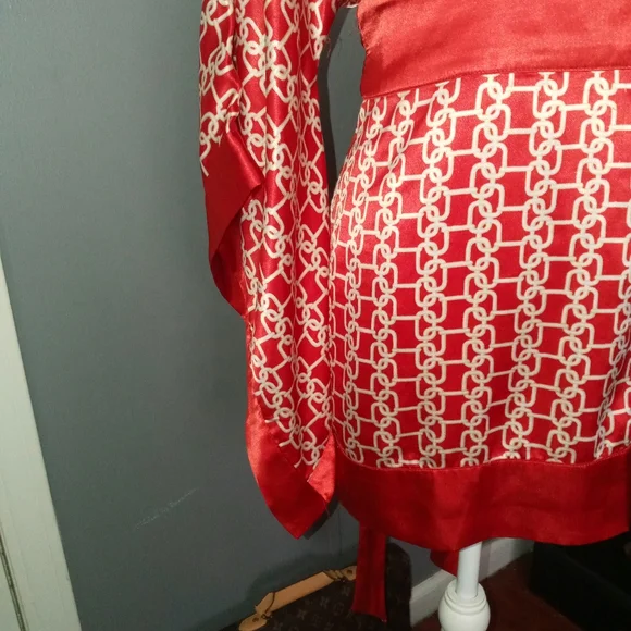 Woman's Top - Picture 3 of 6